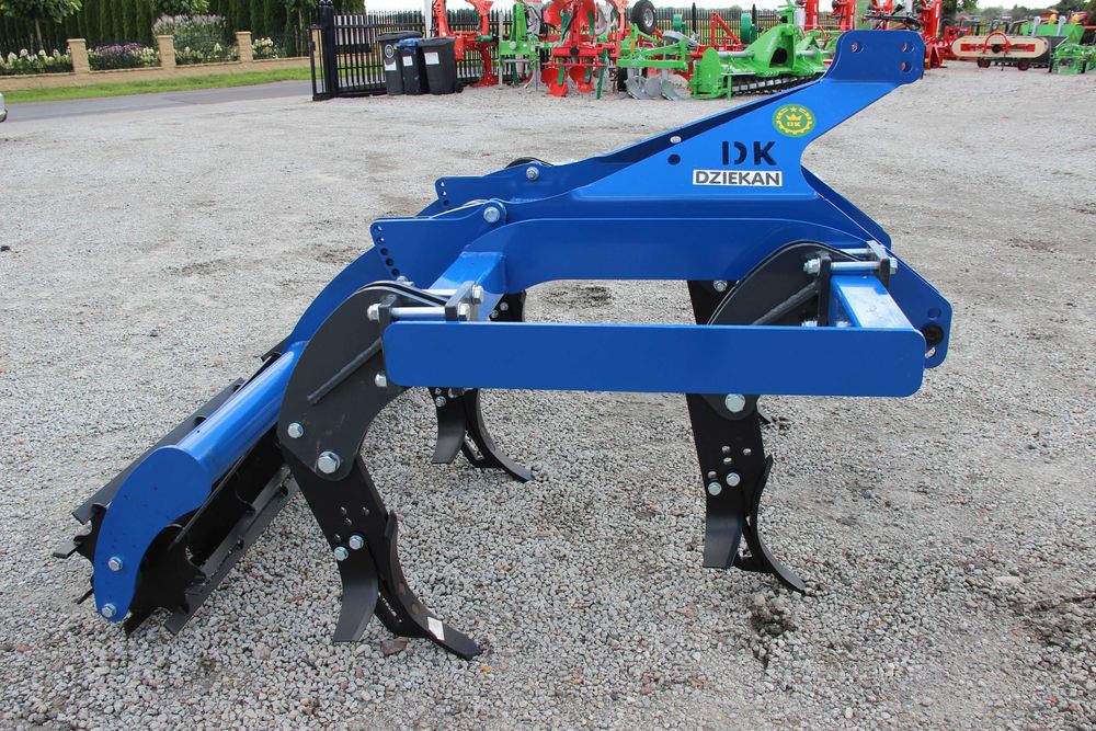 Pług dłutowy bezorkowy M-PIRAT z wałem dziekan  agregat głębosz