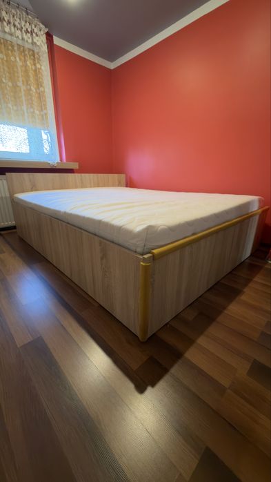 Lozko 165 x 200 i dwie szafki