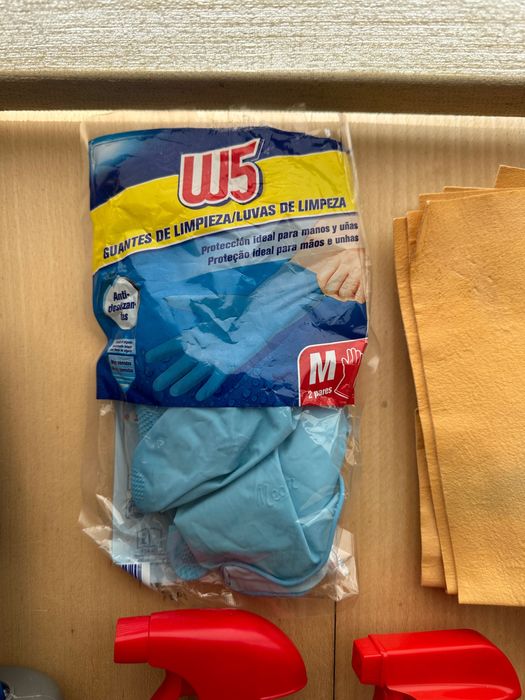 Kit / Conjunto de material de limpeza automóvel (Interior e exterior)