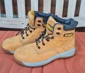 Buty robocze Dewalt.