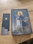 Książka Między wrony Veronica Roth, wyd. Vesper, twarda oprawa