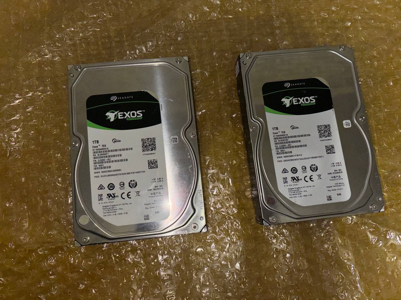 Жесткий диск SAS Seagate Exos 7E8 1TB (ST1000NM001A)