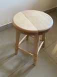 Taboret drewniany.