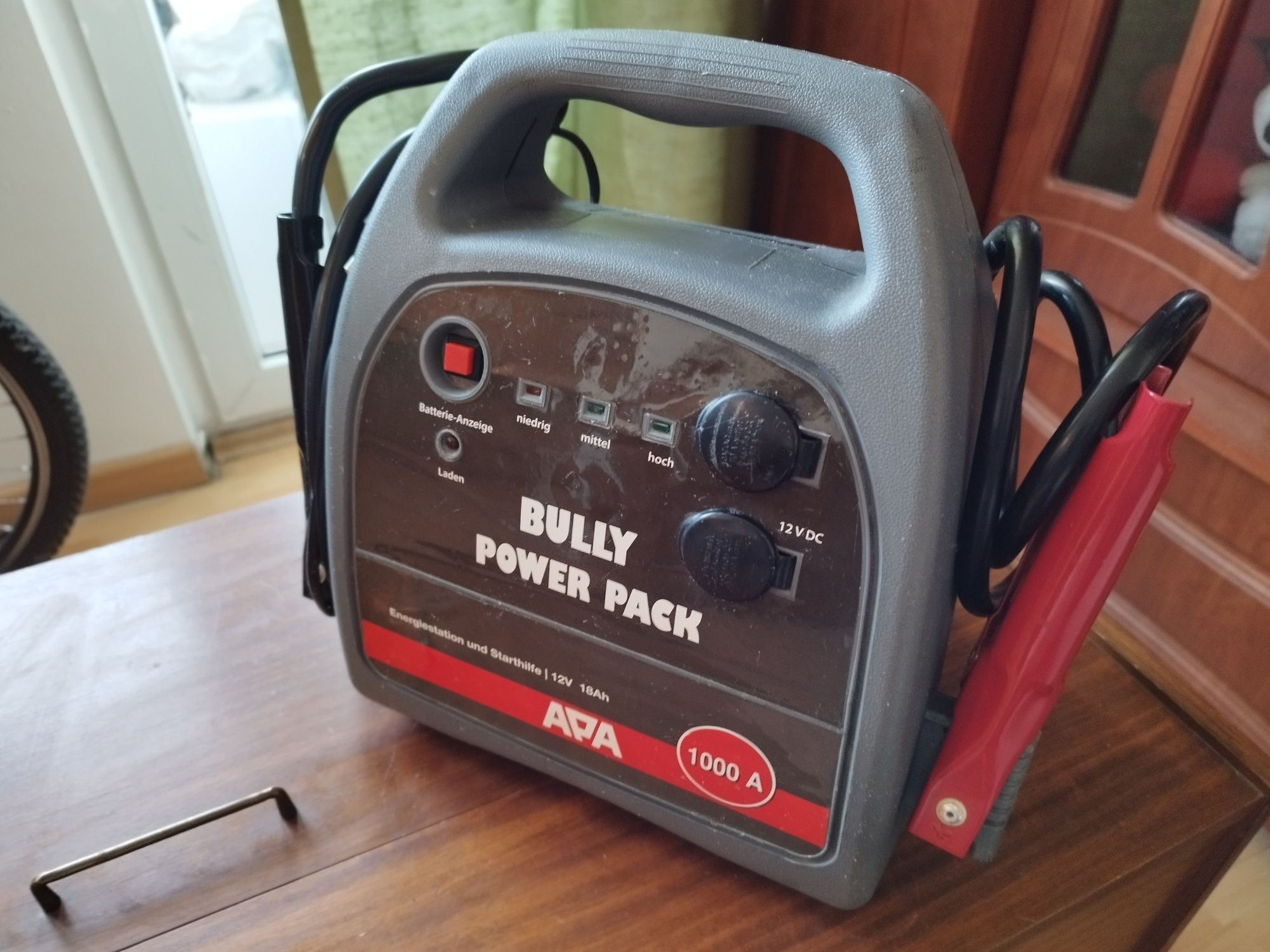 Jump Starter APA Bully Power Pack Urządzenie Rozruchowe