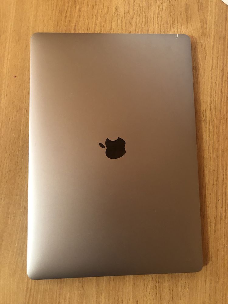 MacBook pro 15 i9 16/512гб