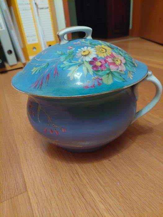 Penico antigo em porcelana francesa.