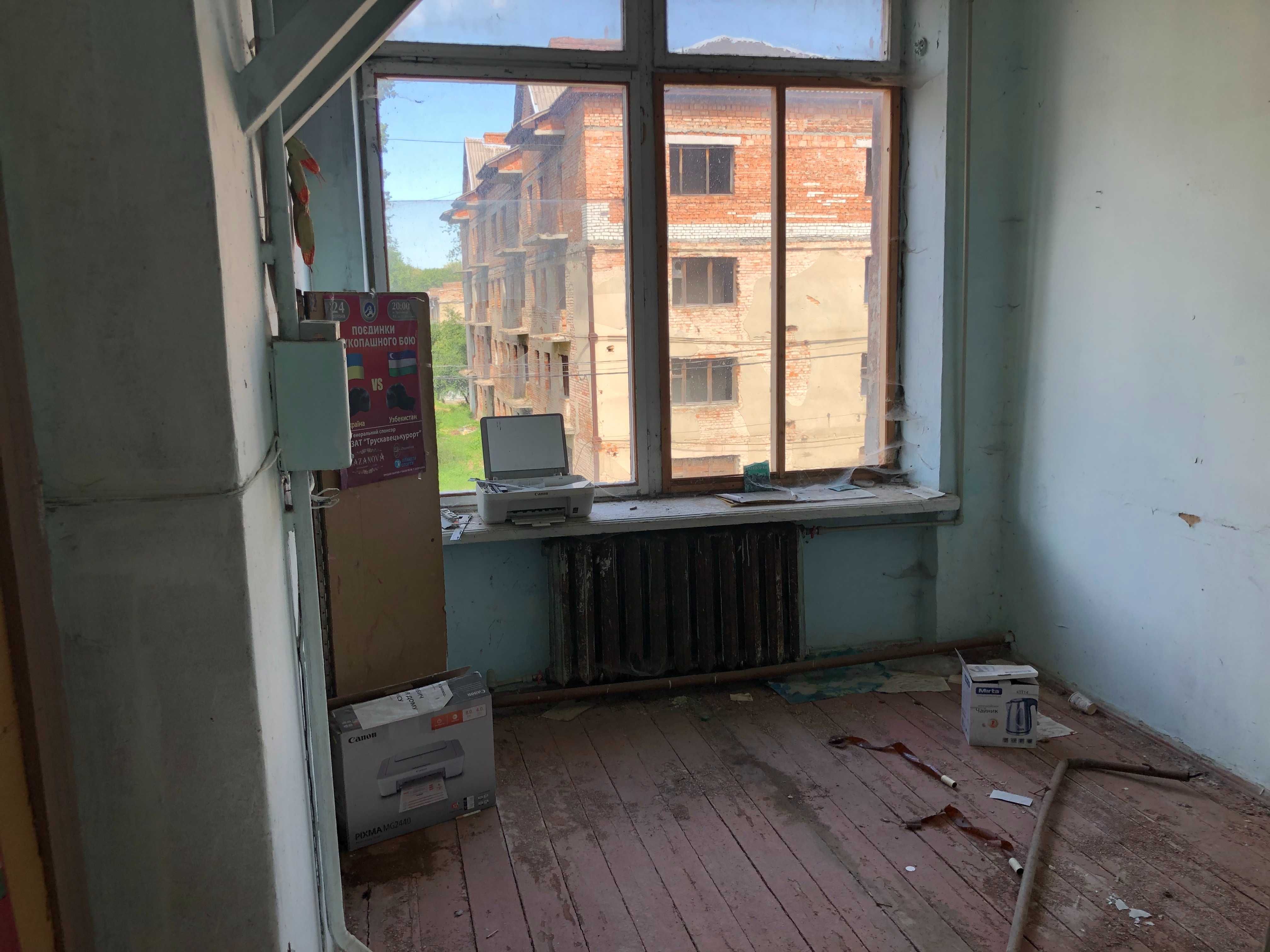 Нежитлове приміщення, 306 м. кв., вул. Грушевського, 2