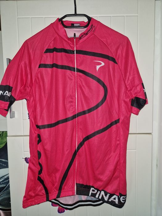 Sprzedam strój na rower damski.Jest nowy nie używany. Rozmiar to XXXL.