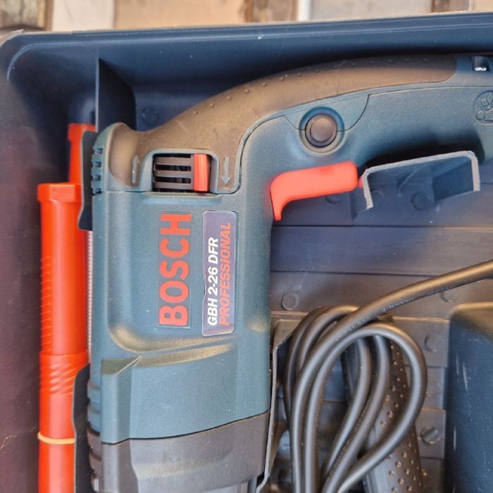 Продам перфоратор Bosch GBH 2-26 DFR