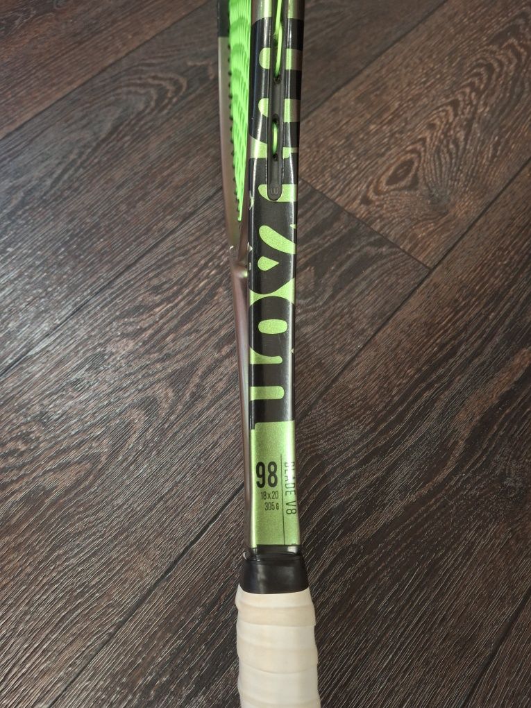 Тенісна ракетка WILSON BLADE 98  V8.0 
38% Sale
