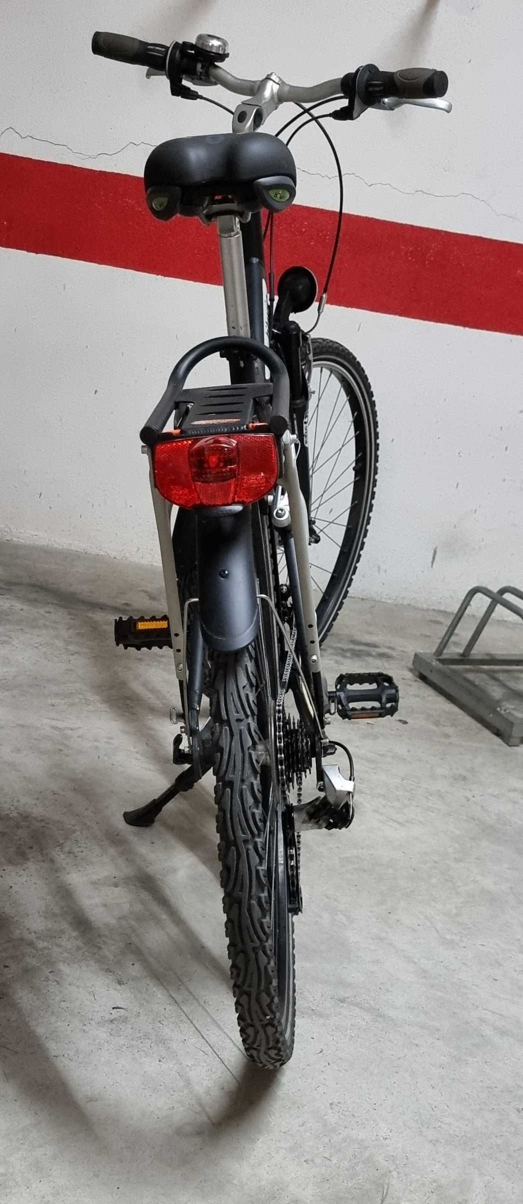 Bicicleta B'Twin roda 28" unissexo - QUASE NOVA