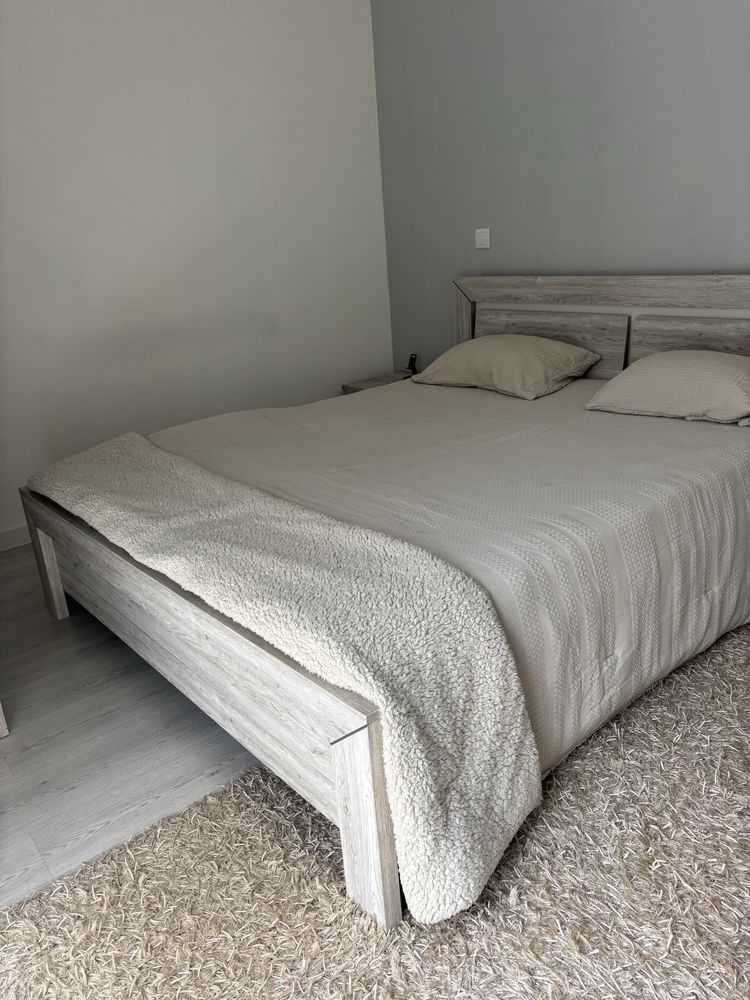 Quarto de Casal - Semi Novo.