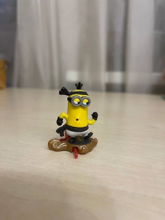 Іграшки з кіндерів Minion