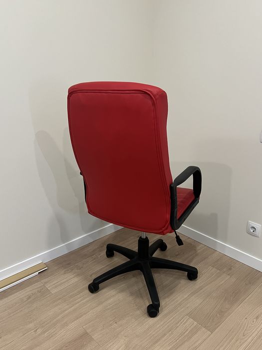 Крісло для офісу червоне