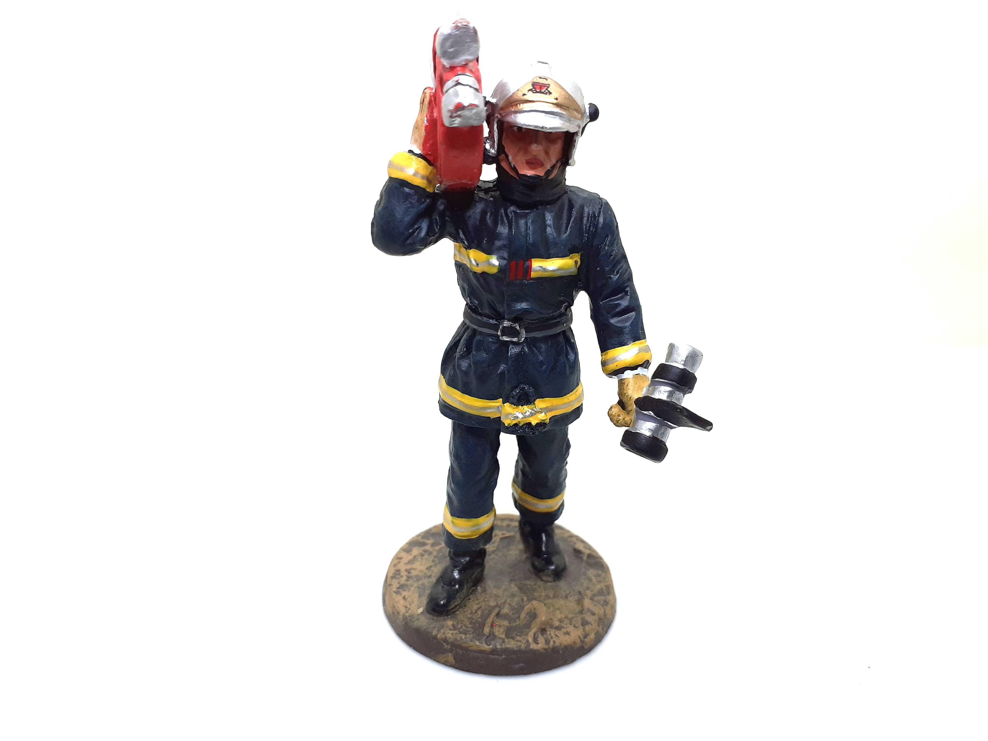 Miniaturas de bombeiros em chumbo escala 1:32 +/- 7 cms