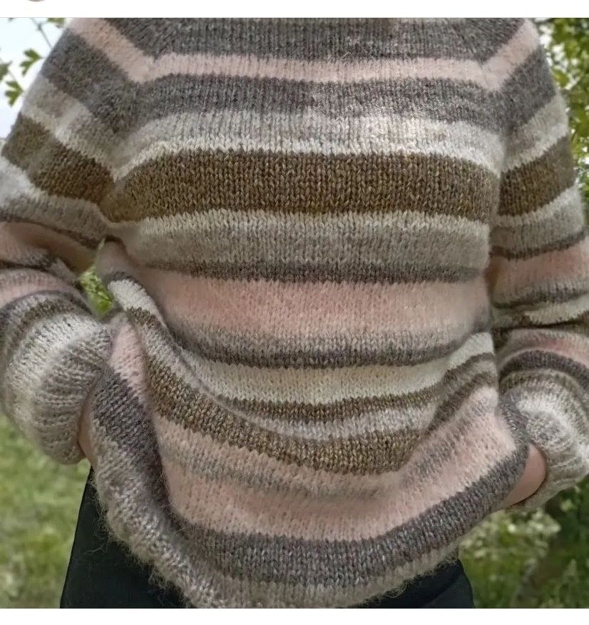 Жіночий светр мохеровий