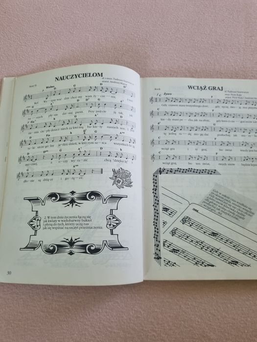 Muzyka dla klas 4-8 podręcznik repertuarowy chwyty na gitarę