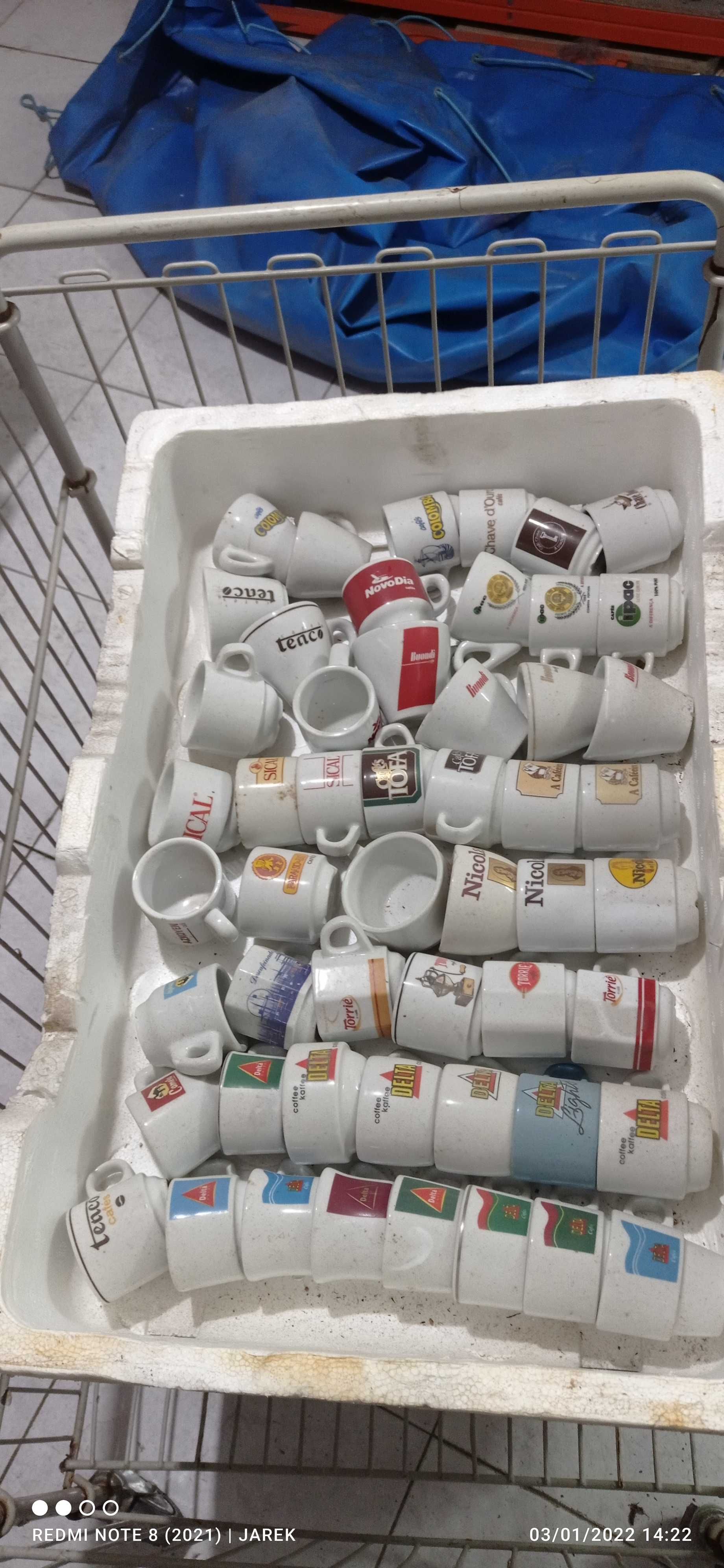 Chavenas de café vendo ou troco por máquina lavar roupa