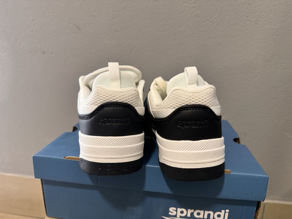 Czarno białe  sneakersy
