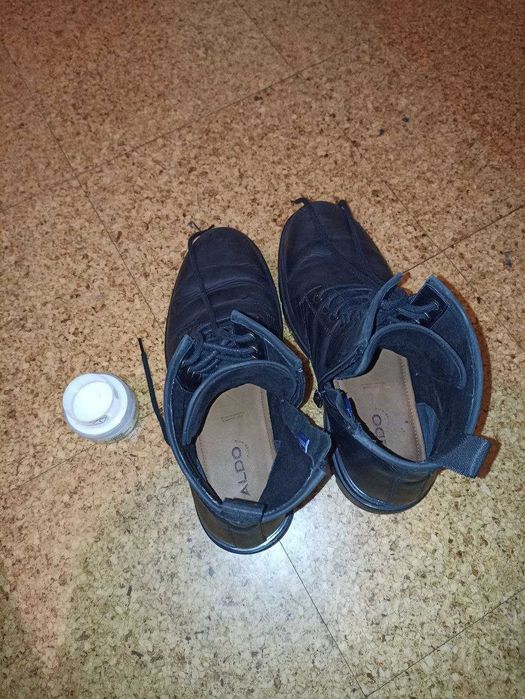 Botas masculinas de couro preto Aldo tamanho 44-45.