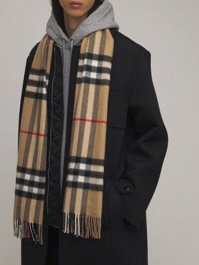 Шарф від Burberry