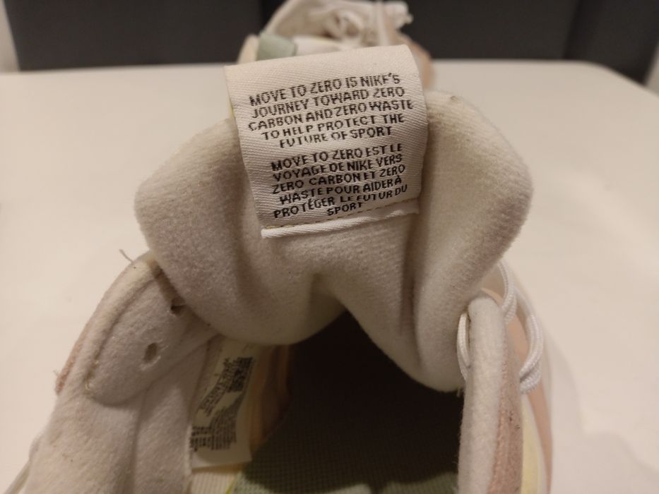 Buty Nike Air Max Dawn rozmiar 43 Długość wkładki 27,5 cm. 
Bryluj w s