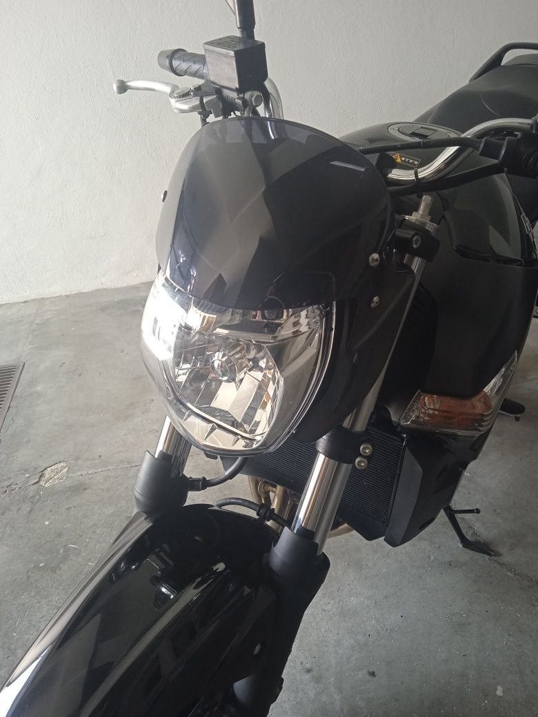 Suzuki GSR 600 Excelente