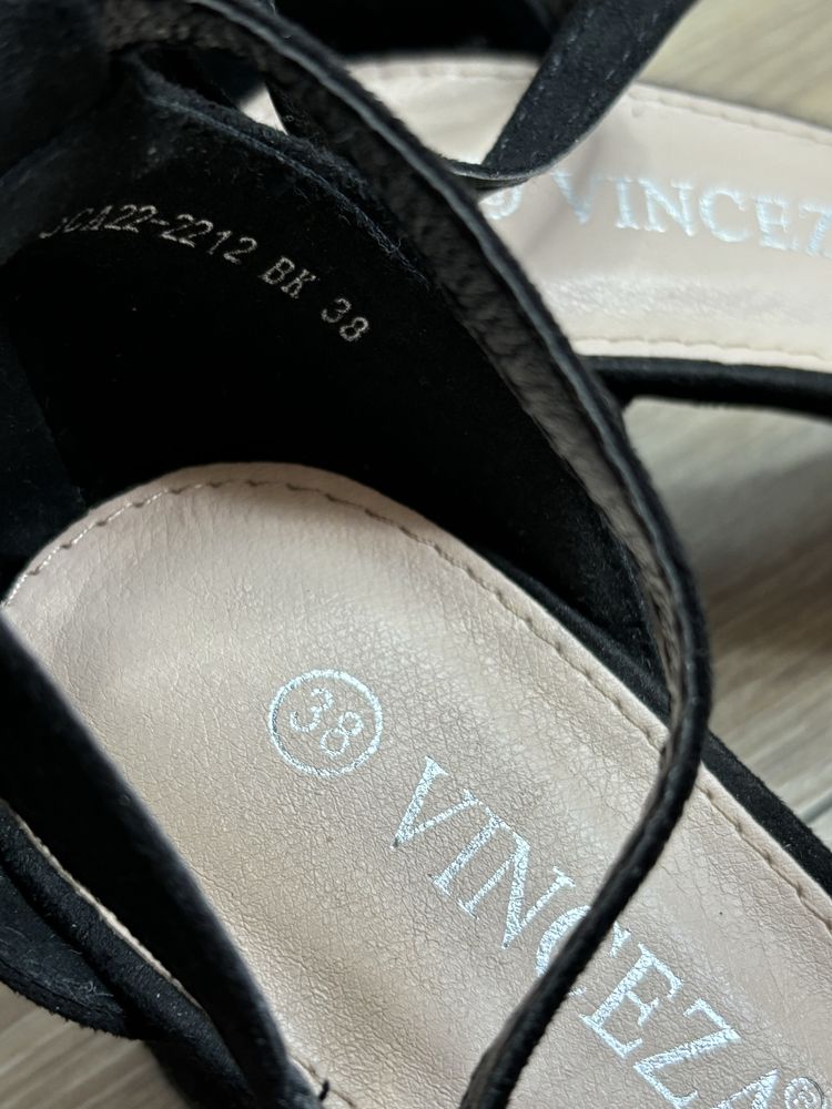 Buty na klocku obcasy vinceza czarne sandałki 38 K