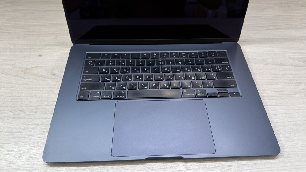 MacBook M2 Air 8/256 15 inc