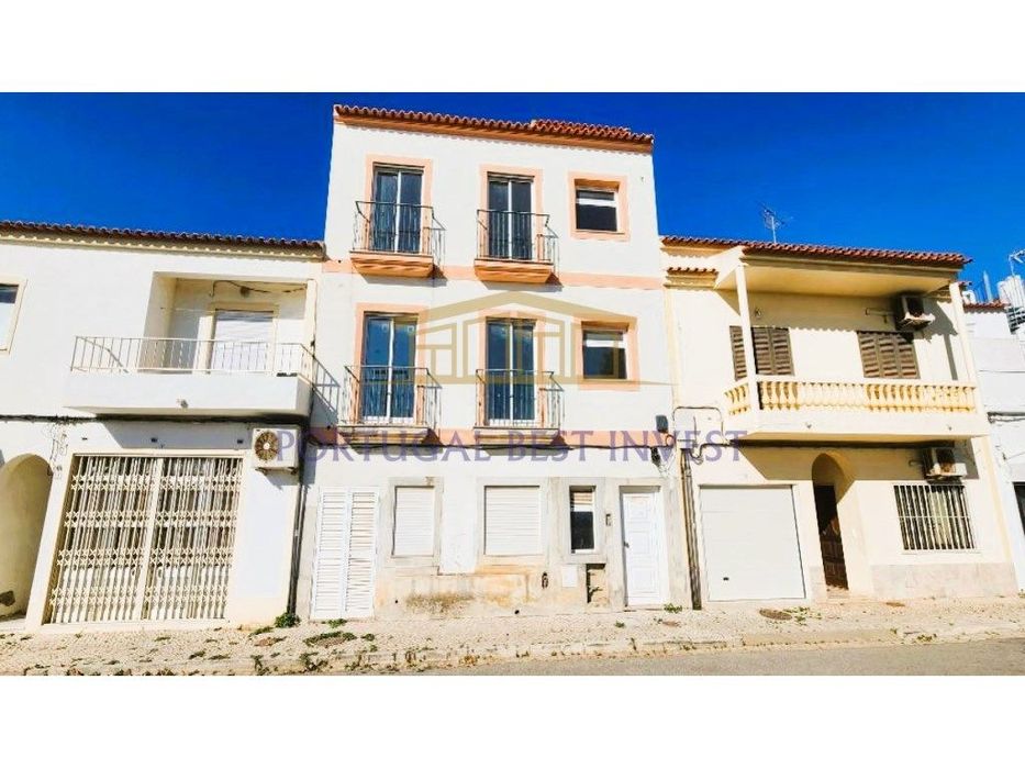 Prédio em Silves com 3 apartamentos para recuperar