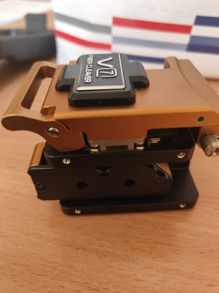 Скалыватель оптического волокна V7 INNO Instruments