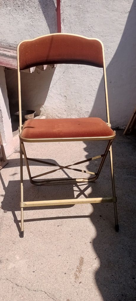 Cadeiras almofadadas de fácil arrumação