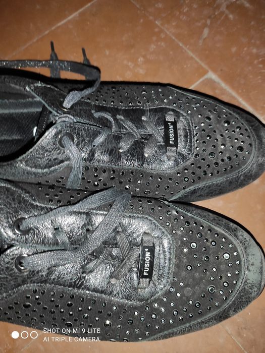 Продам кросовки женские