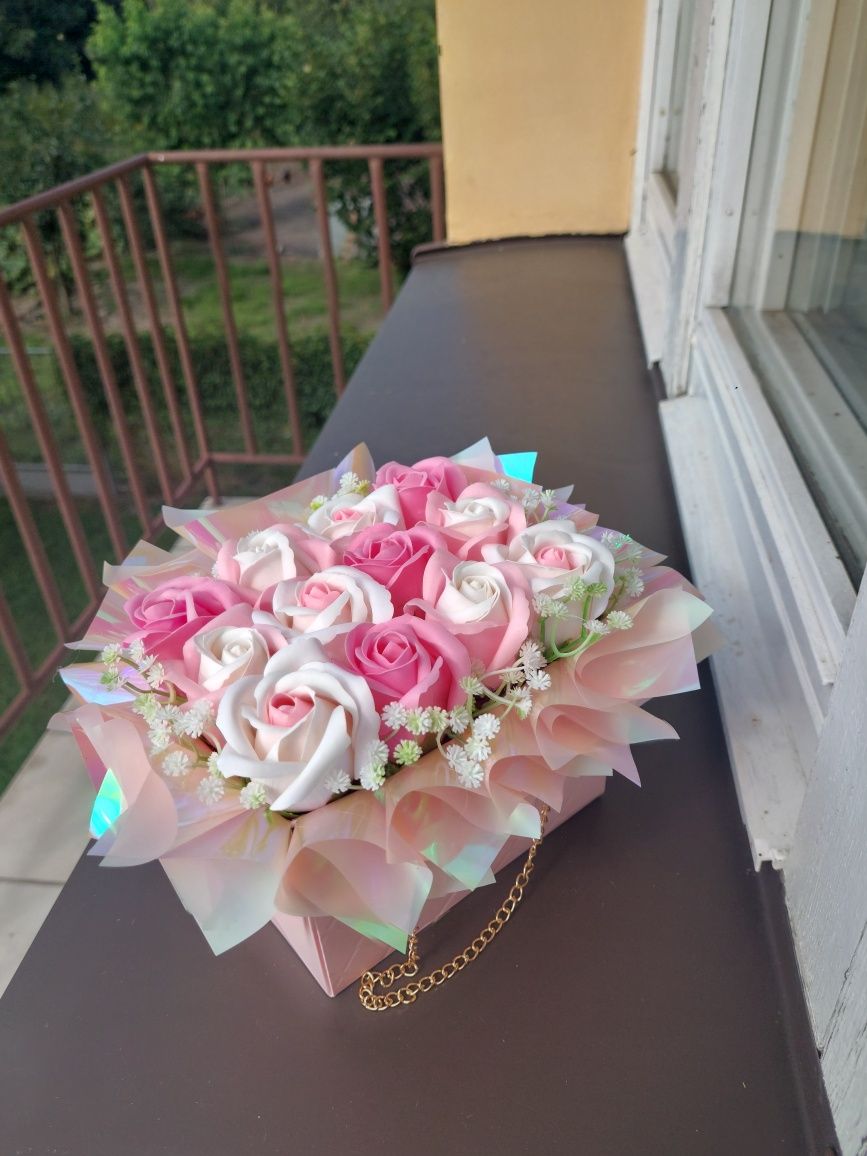Torebka box flowerbox z róż mydlanych