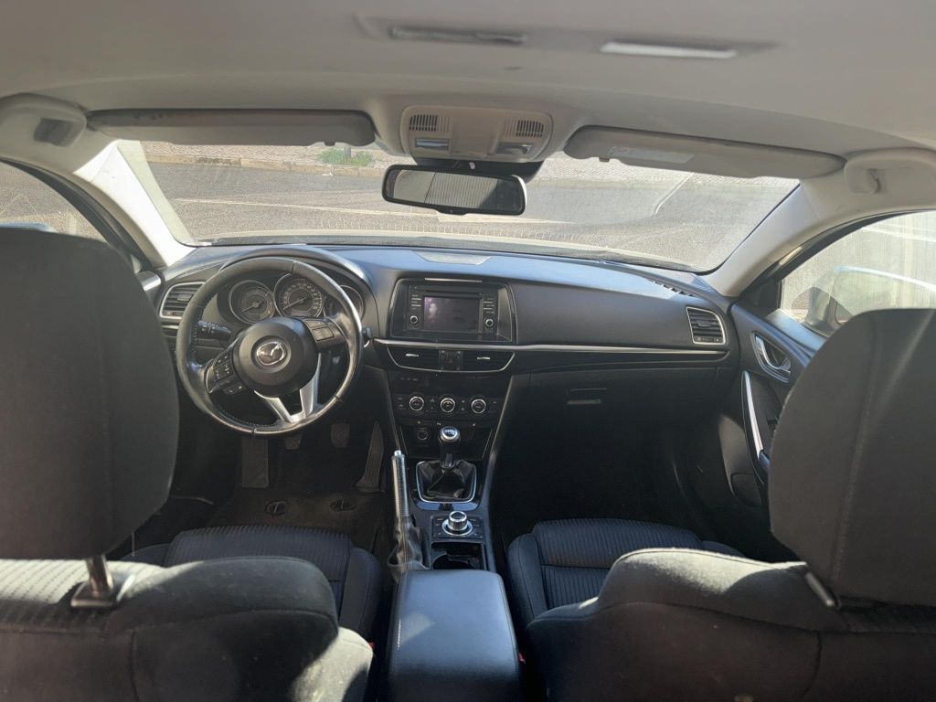 Mazda 6 2.2 diesel de 2013 em bom estado geral.