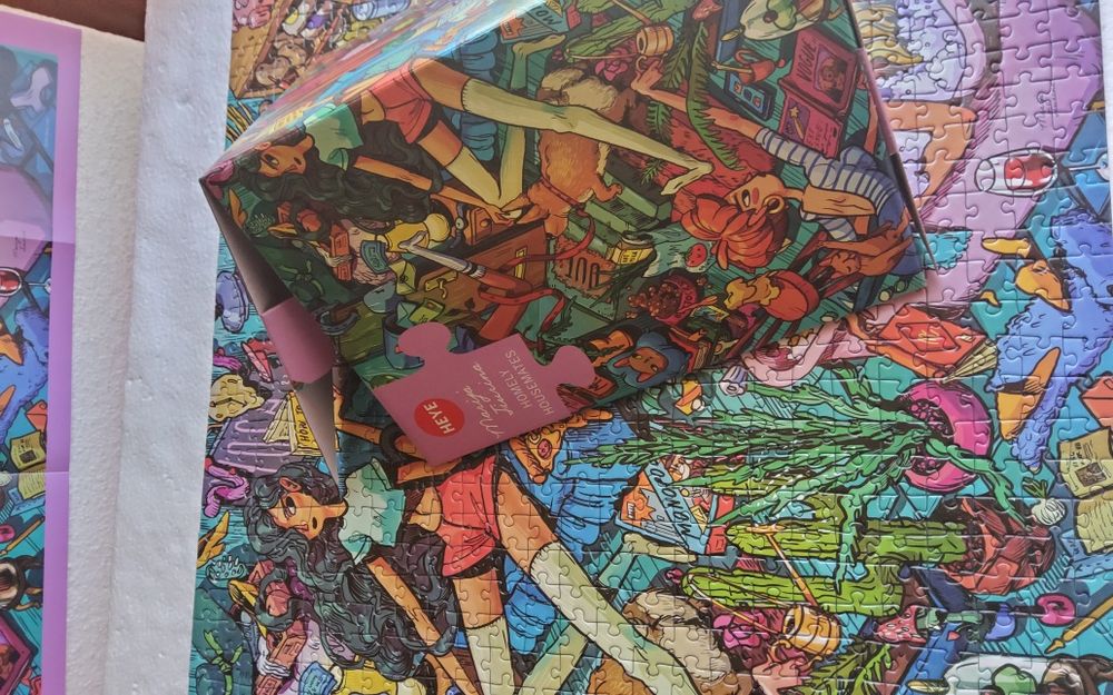 Puzzles HEYE - Car Cemetery 1000 peças, Homely Housemates e Tree Lodge