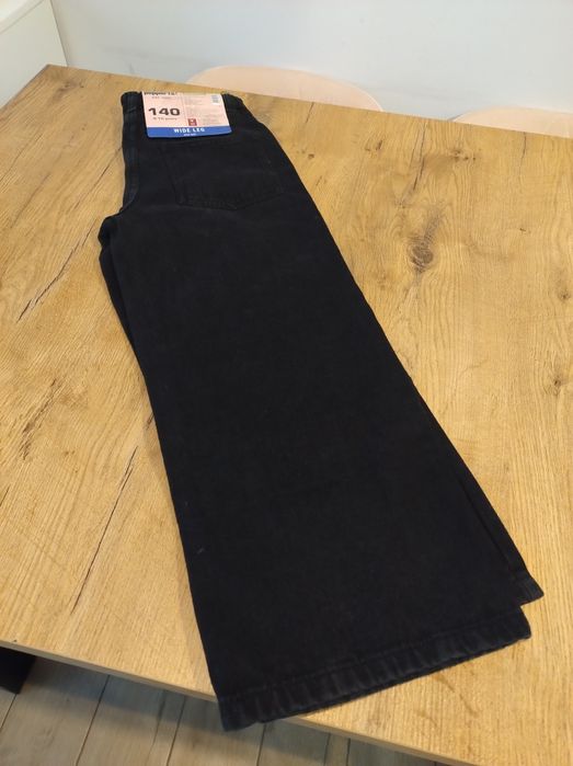 Spodnie dziewczęce jeansy r 140 szeroka nogawka