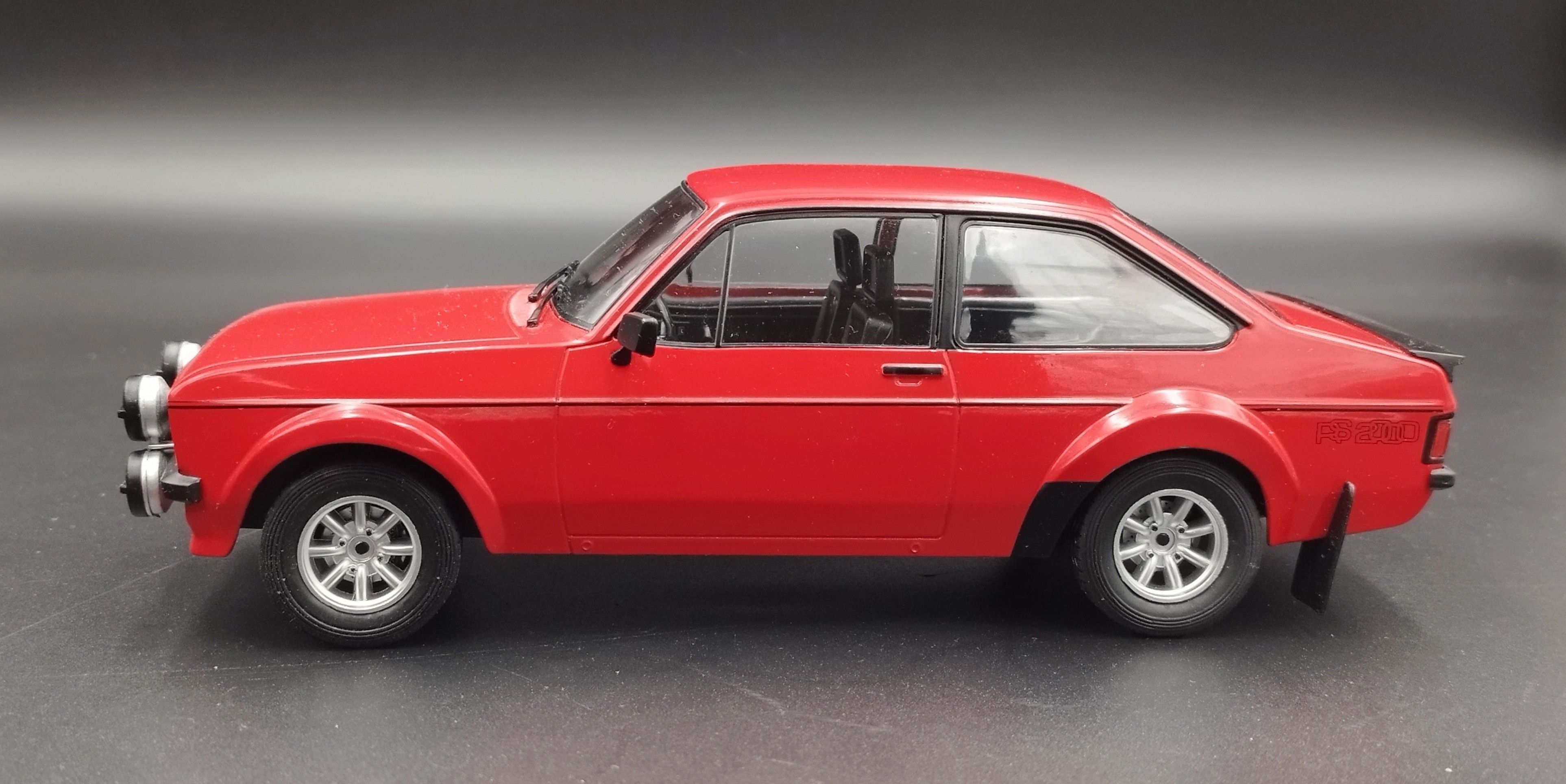 1:18 IXO 1977 Ford Escort MK2 RS 2000 model