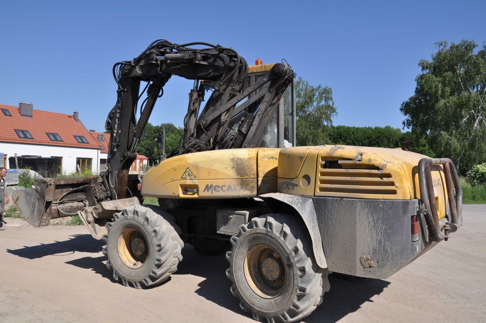 Przyłącza wodne i kanalizacyjne. Zbiorniki i instalacje deszczowe.