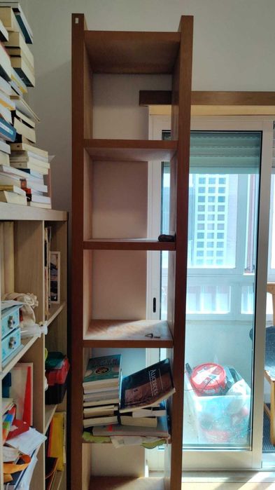 Estante com 5 cubos para arrumação