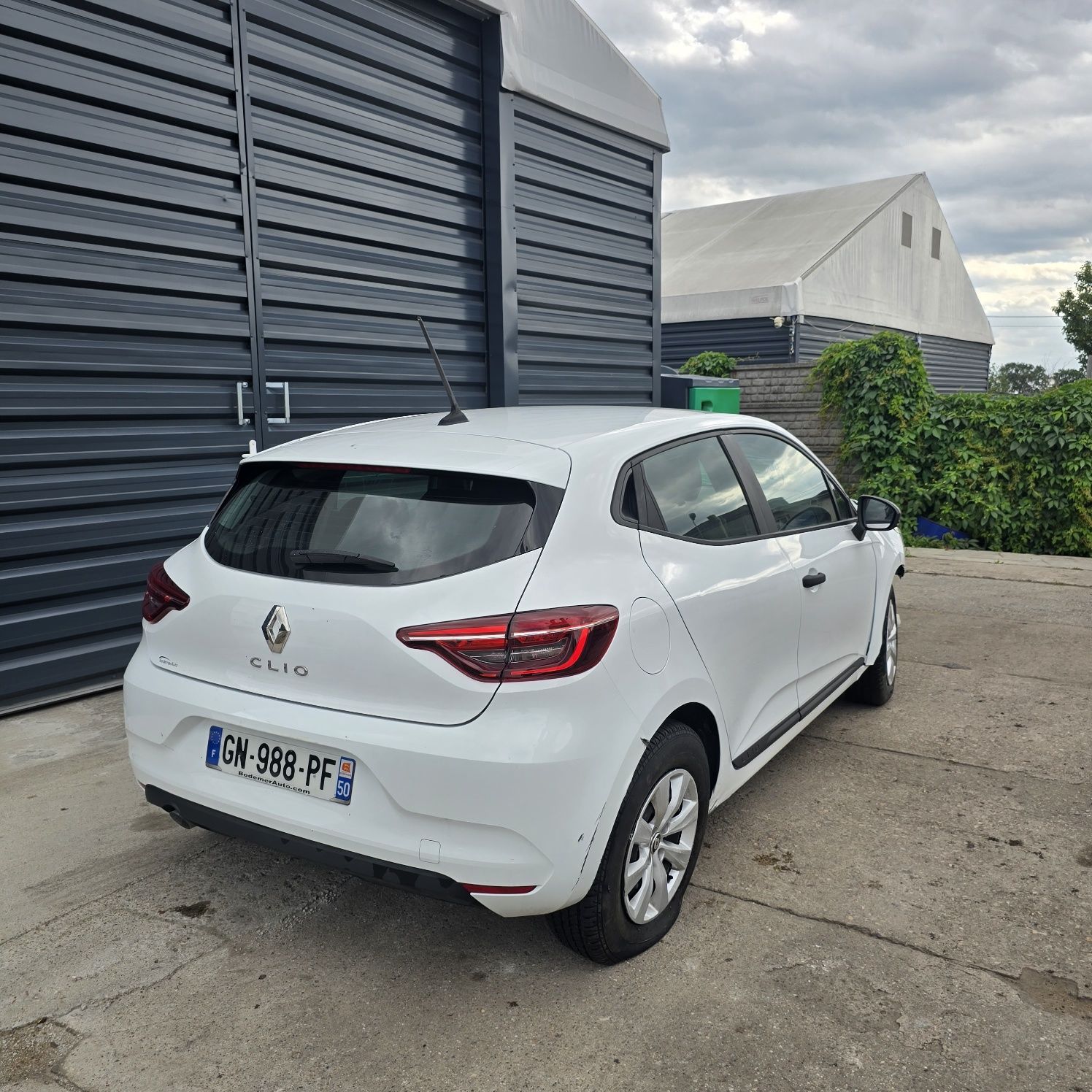 Renault clio rok 2023 przebieg 7832 km