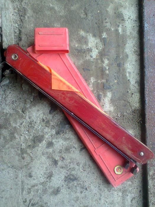 знак аварійної зупинки новий.