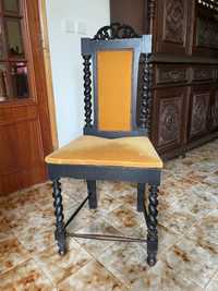 Cadeira antiga de madeira com estofo amarelo torrado-Vintage
