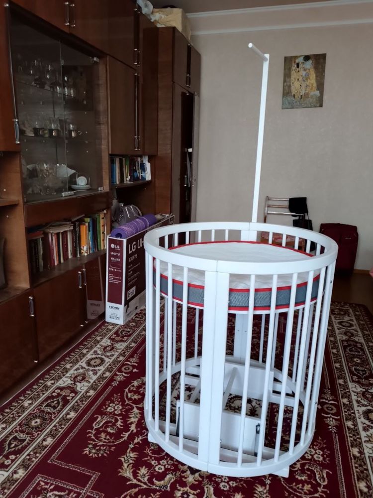 Дитяча кроватка з матрасом