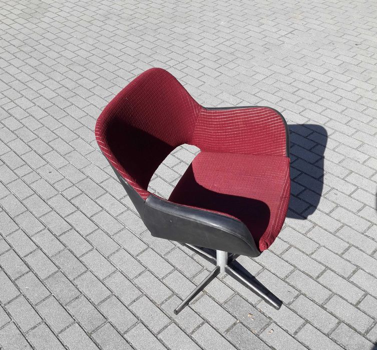 Fotel obrotowy muszelka PRL Vintage design lata 70
