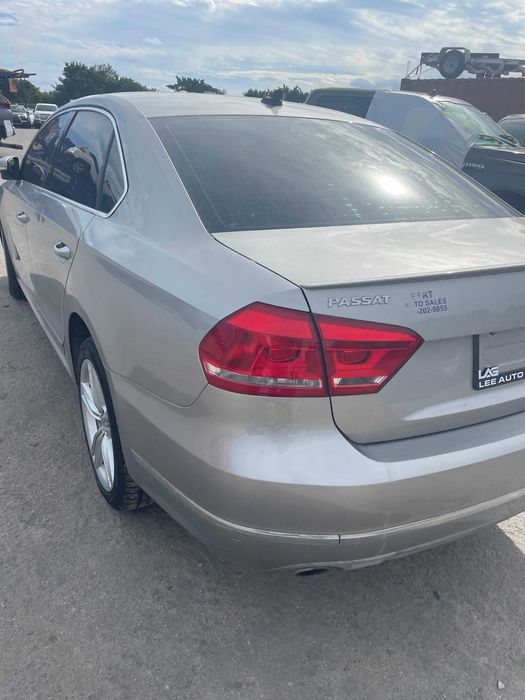 В дорозі VOLKSWAGEN PASSAT SE 2014 фольцваген пасат США фото відправки