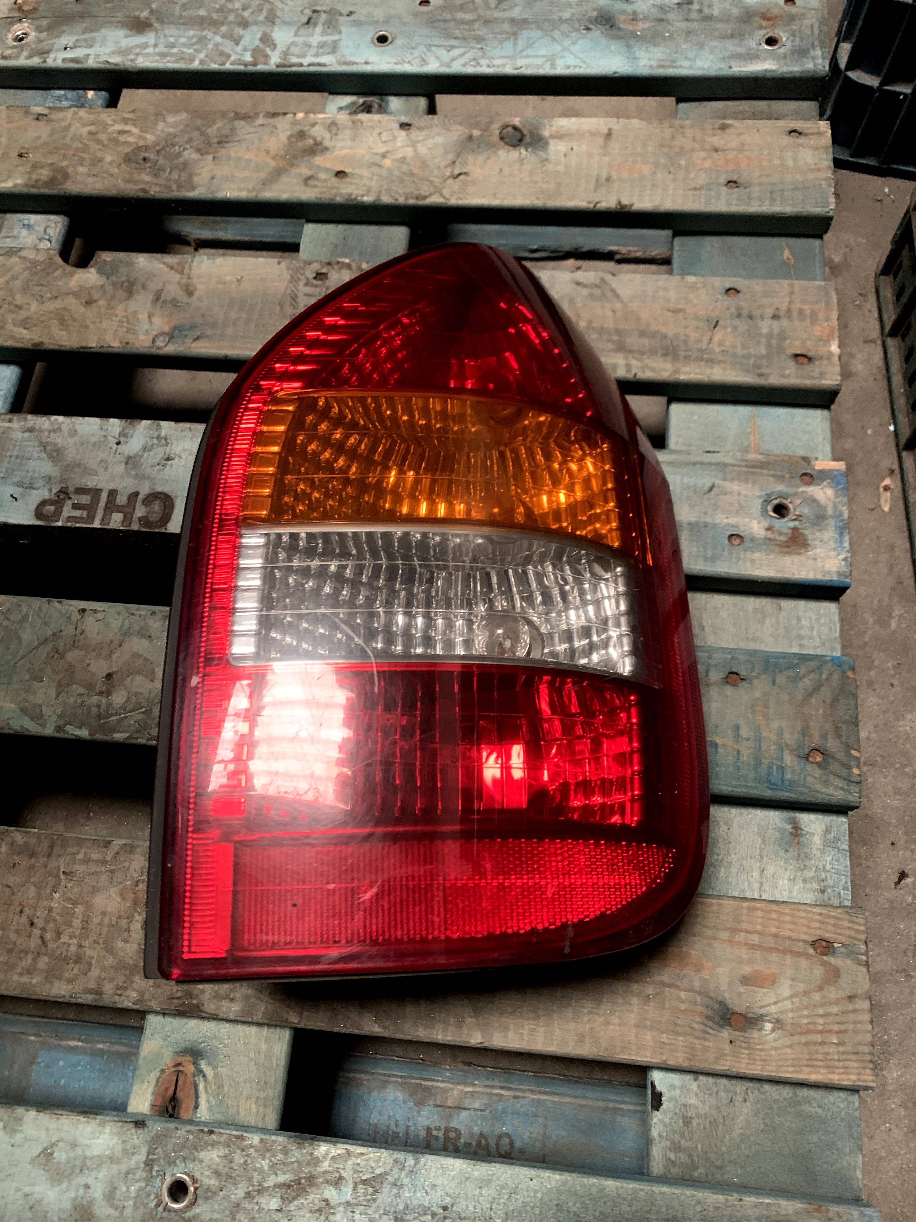 Farol direito Opel Safira