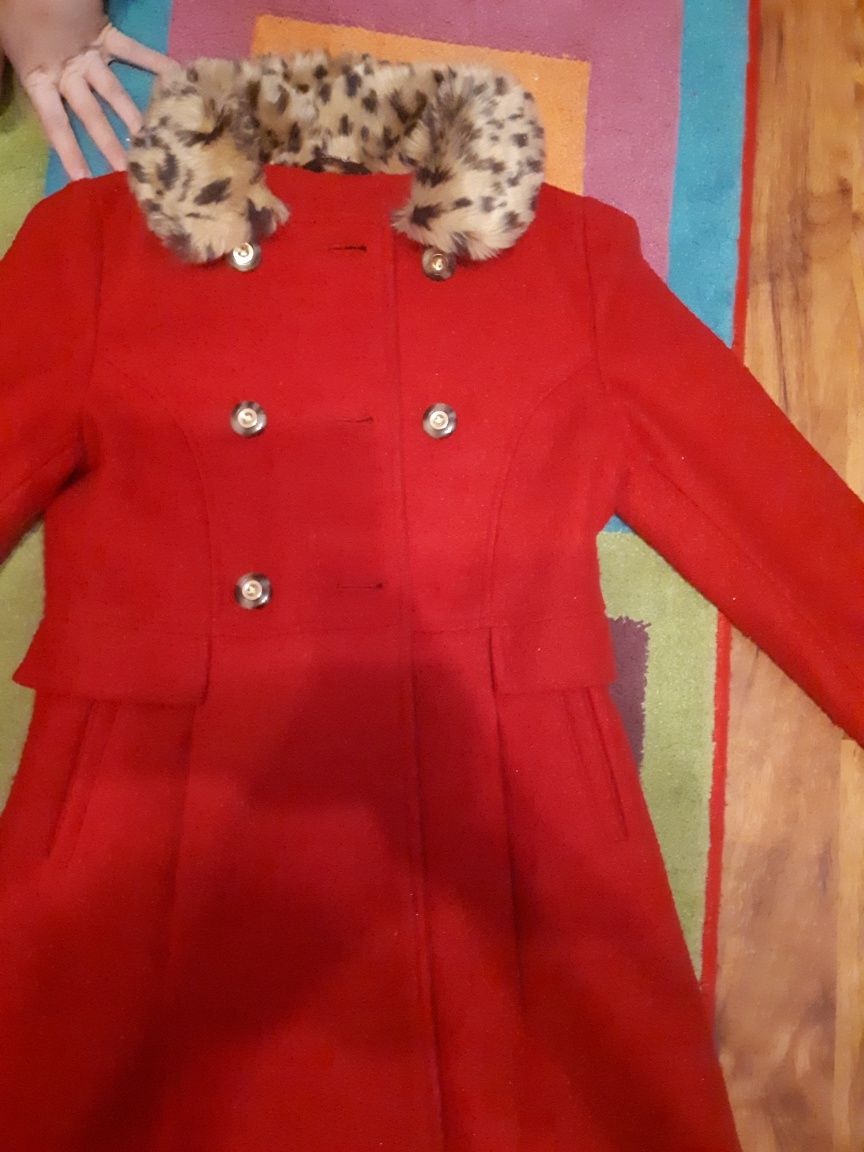 Płaszcz czerwony z futerkiem panterka 128 134