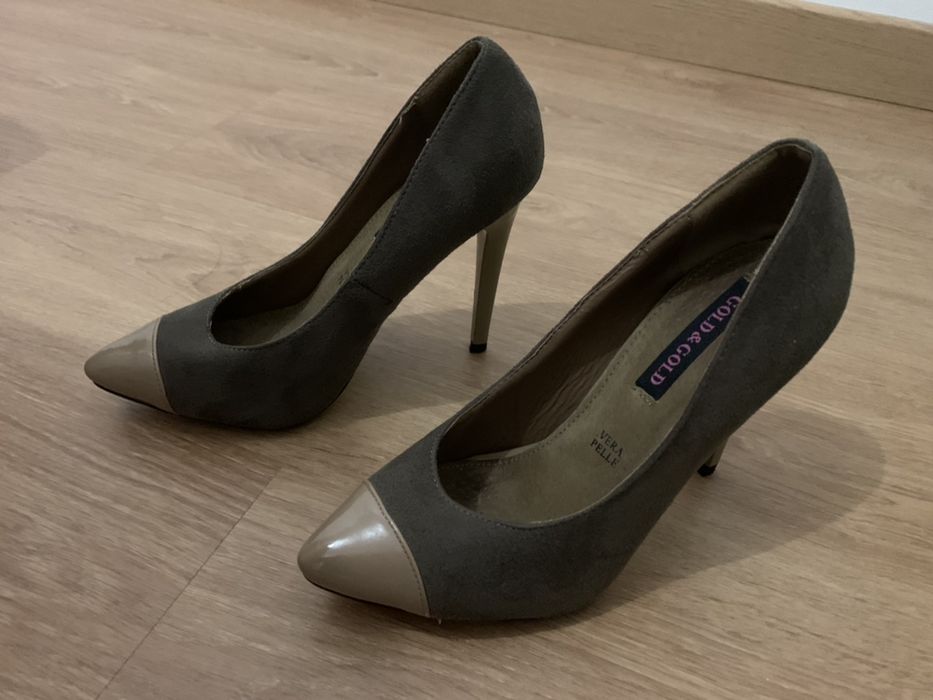 Sapatos de pele novos