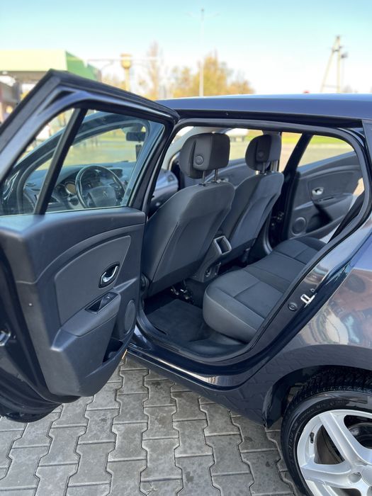 Гарний доглянутий автомобіль !